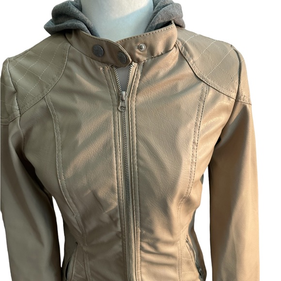 ❄️ Miss London tan Small faux leather jacket quilted shoulder - Picture 3 of 16